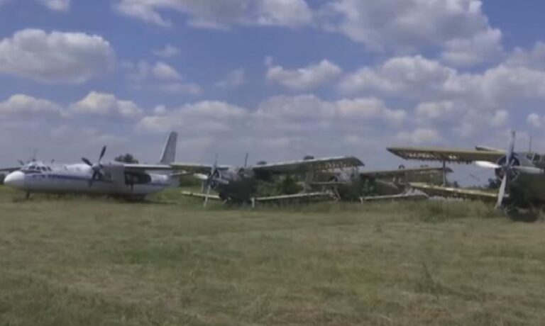 Под Запорожьем за долги продают 20 самолетов (ВИДЕО)