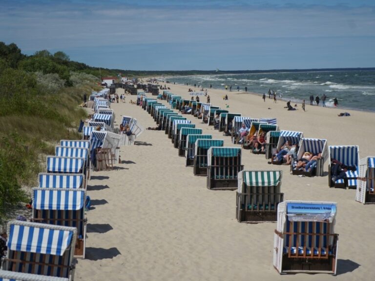 Курортный сезон в Кирилловке: стало известно, как отдыхают украинцы в новых условиях (ВИДЕО)