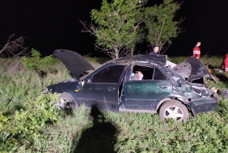 Под Запорожьем в результате аварии в машине зажало семью с ребенком (ФОТО)