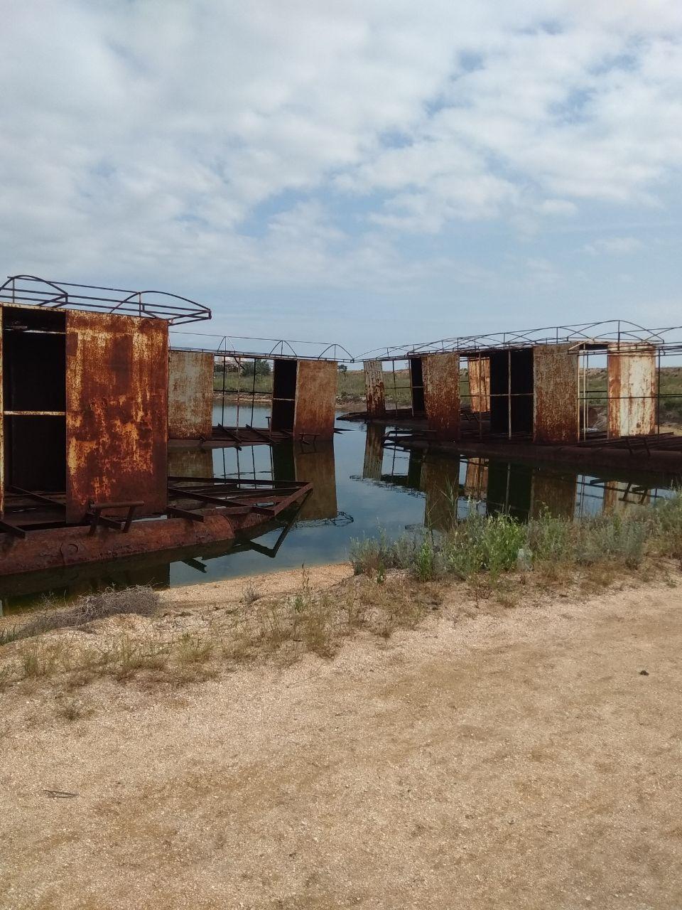 Прозрачная вода и чистота: как пустует популярный курорт у Азовского моря (ФОТО)
