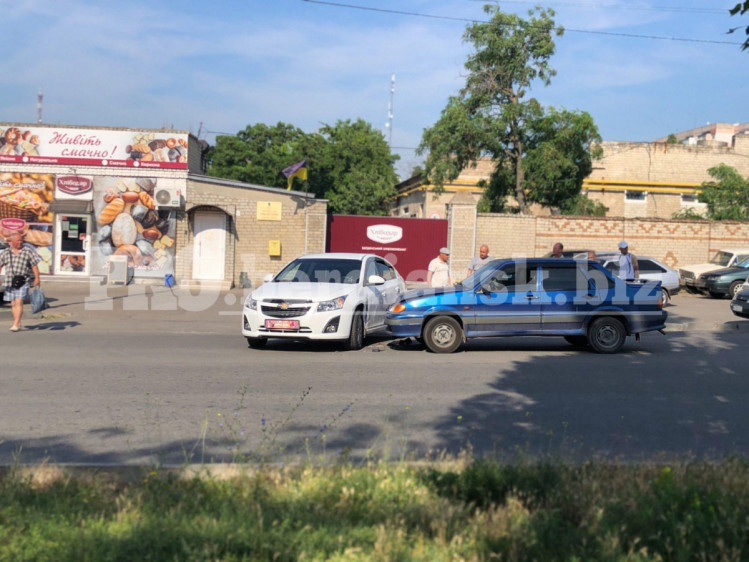 В Запорожской области попал в аварию автомобиль из свадебного кортежа (ФОТО)