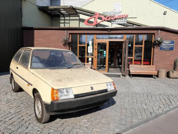 В Запорожье в заброшенном гараже нашли уникальный автомобиль ЗАЗ (ФОТО)