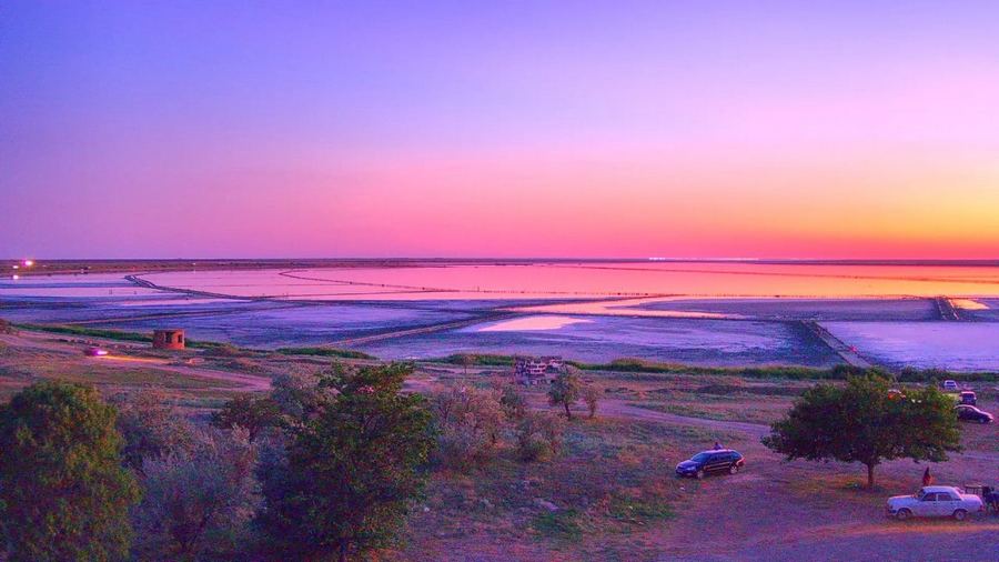 На одном из чудес Украины — Розовом озере — установили онлайн веб-камеру