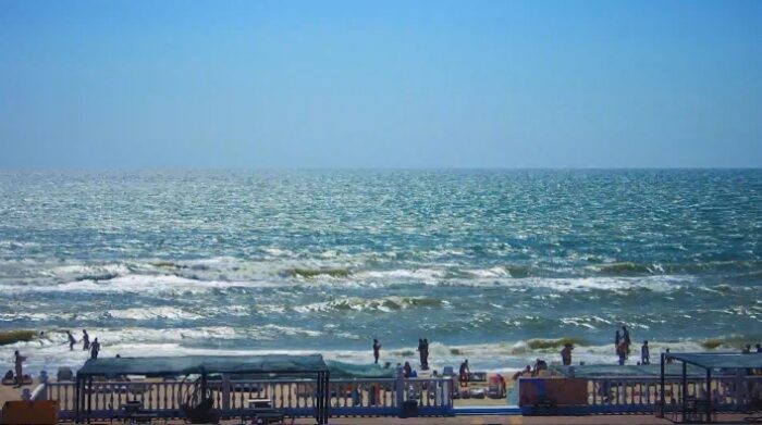 Море цвета кофе: Азовское побережье накрыло штормом (ВИДЕО-ФОТО)