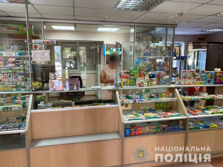 В Запорожье в аптеку на Космосе нагрянула полиция: подробности ЧП