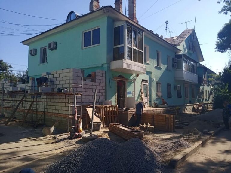 Житель Запорожья пристроил к квартире в многоэтажке комнату (ФОТОФАКТ)