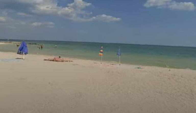 Запорожцам показали, что сейчас происходит на курорте Азовского моря (ВИДЕО)