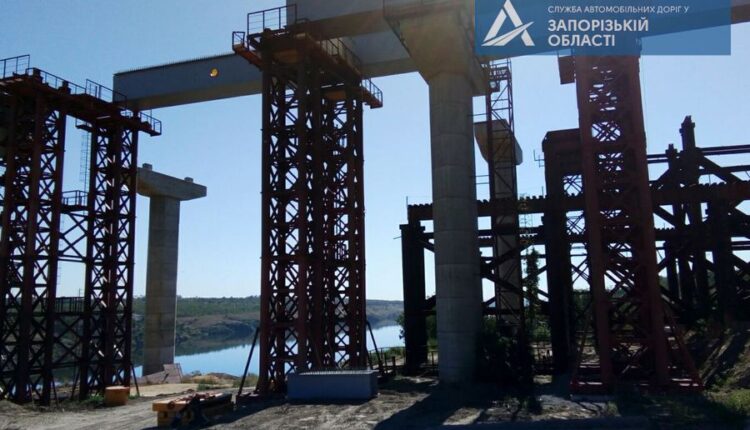В Запорожье активно продолжают строить мосты: как продвигается процесс (ФОТО)