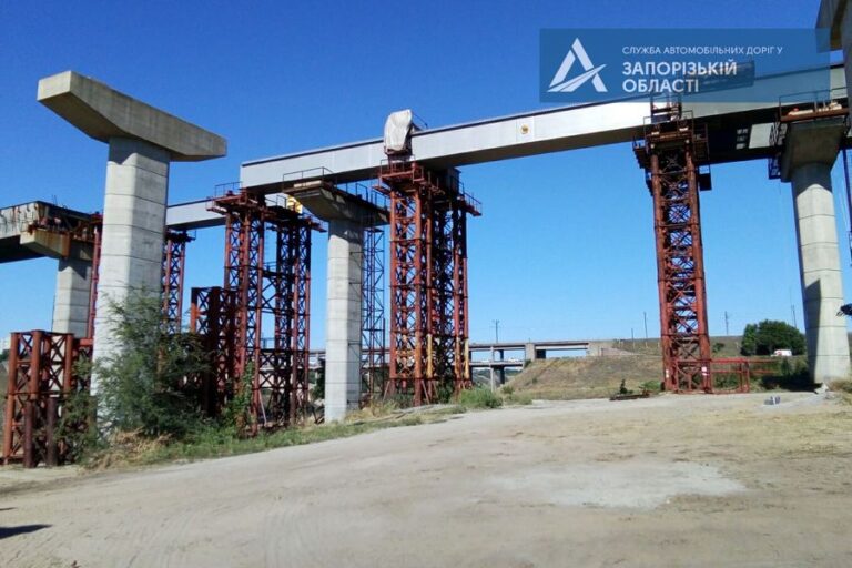 В Запорожье активно продолжают строить мосты: как продвигается процесс (ФОТО)