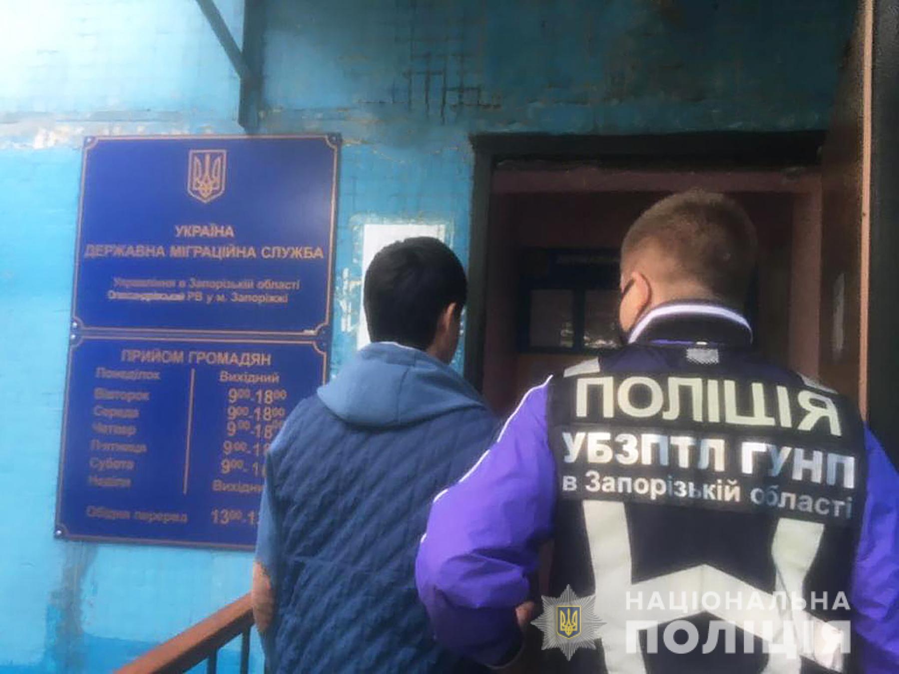 В Запорожье полицейские задержали двух иностранцев: подробности и ФОТО
