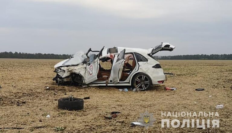 В полиции рассказали подробности тройного ДТП под Запорожьем, в котором погибла женщина (ФОТО)