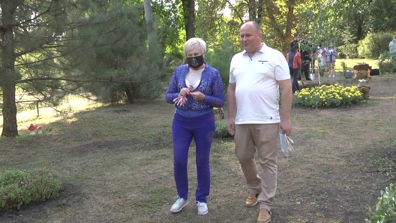 В Запорожском ботсаду открылась «Поляна сказок» (ФОТО)
