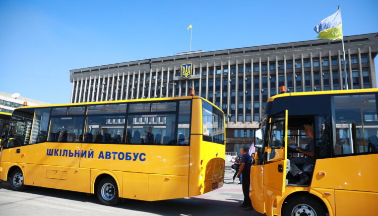 В Запорожье представили вторую партию нового транспорта АвтоЗАЗ (ФОТО)