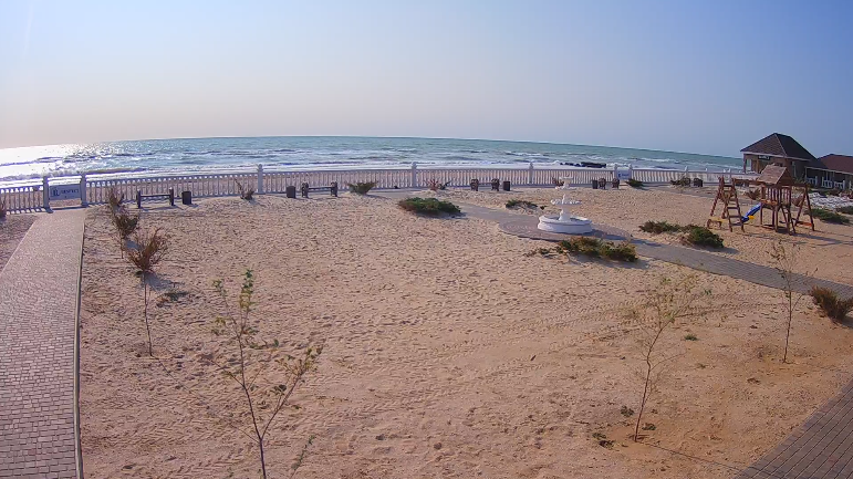 Пляжи опустели: в сети показали, что происходит в Кирилловке в разгар бархатного сезона (ФОТО)