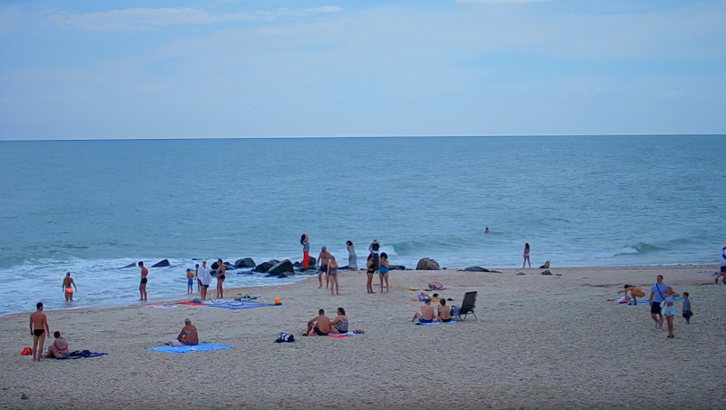 В сети показали, что происходит сейчас на пляжах запорожского курорта (ФОТО)