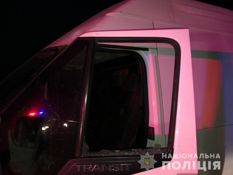 Полиция опубликовала ФОТО с места обстрела микроавтобуса под Запорожьем
