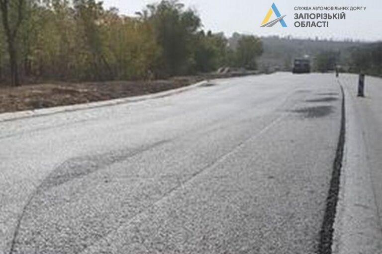 Стало известно, как обстоят дела с ремонтом трассы в Запорожской области (ФОТО)
