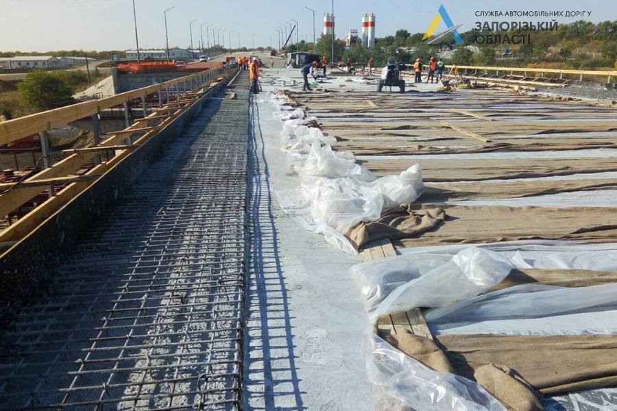 В Запорожье активно продолжают строить мосты: что сделано на объекте (ФОТОРЕПОРТАЖ)