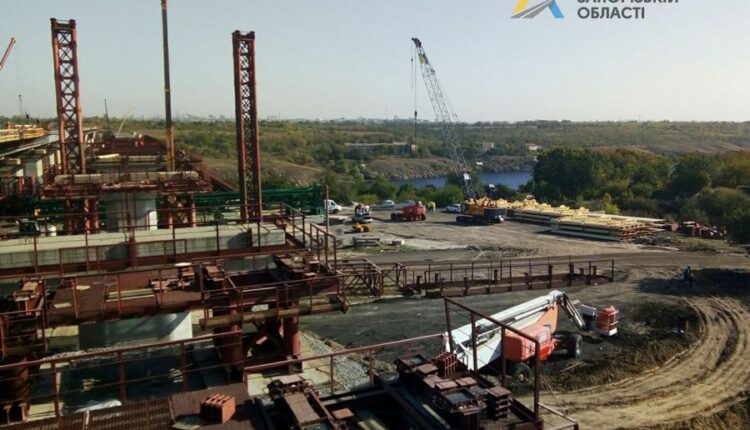 В Запорожье активно продолжают строить мосты: что сделано на объекте (ФОТОРЕПОРТАЖ)