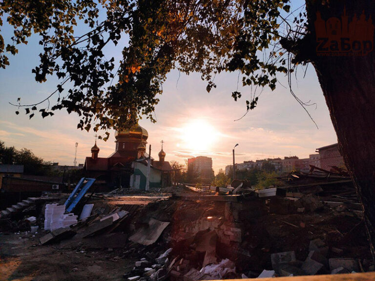 В центре Запорожья снесли храм после взрыва (ФОТО)