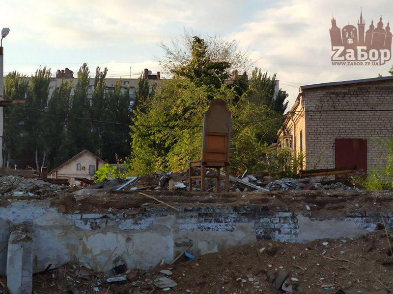В центре Запорожья снесли храм после взрыва (ФОТО)