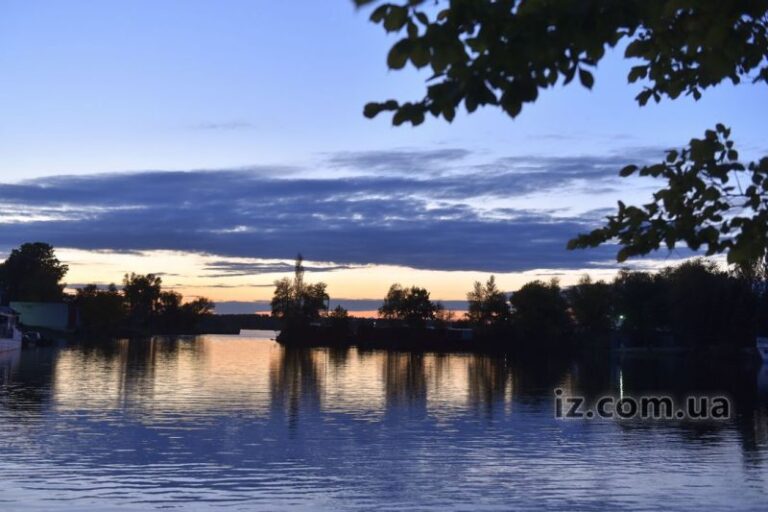 В Запорожье в реку выпустили десяток тонн мальков редкой рыбы (ФОТО)