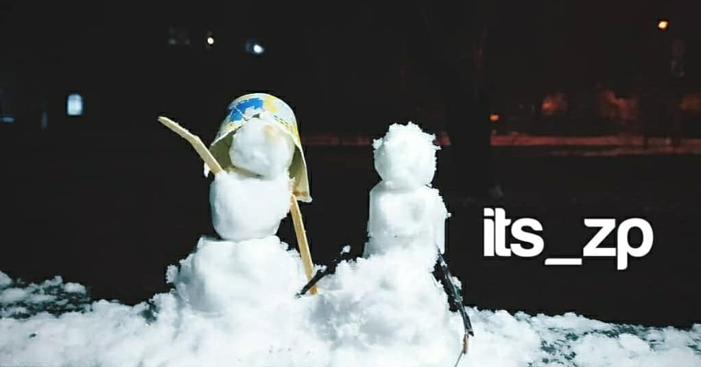 Смешные и милые: запорожцы похвастались первыми снеговиками (ФОТО)