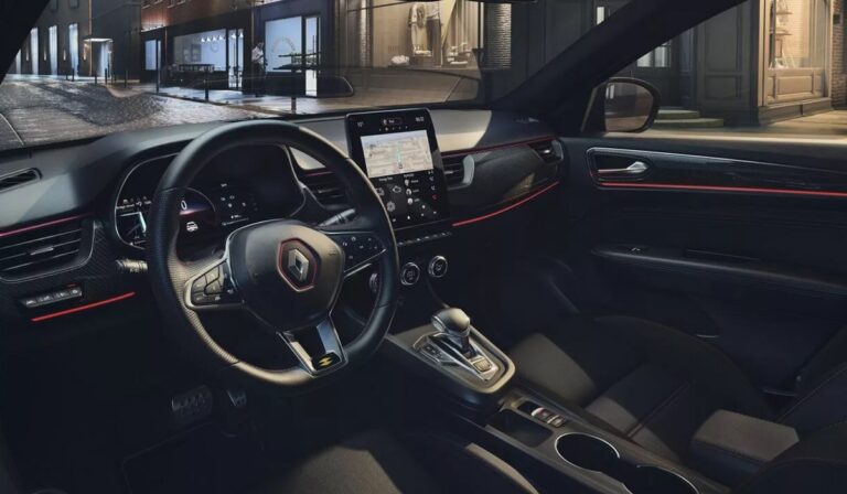 В сети появились ФОТО и подробности нового кроссовера Renault