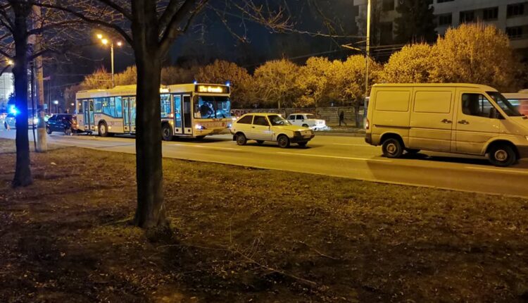 На запорожском проспекте столкнулись автобус и две легковушки (ВИДЕО-ФОТО)