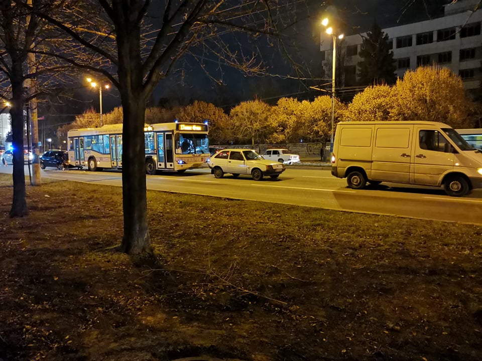 На запорожском проспекте столкнулись автобус и две легковушки (ВИДЕО-ФОТО)