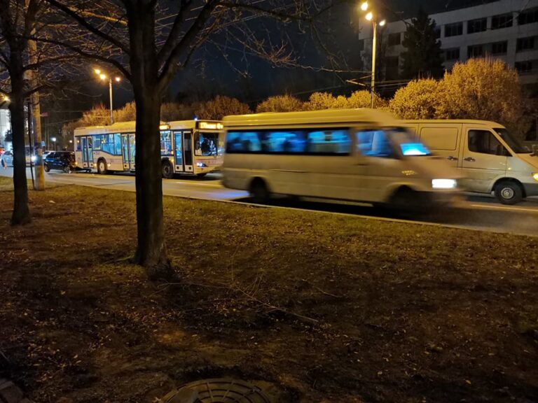 На запорожском проспекте столкнулись автобус и две легковушки (ВИДЕО-ФОТО)