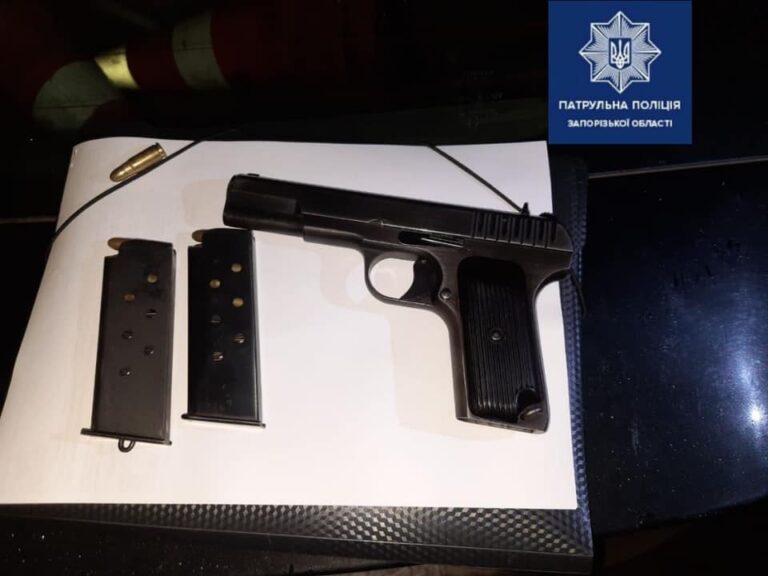 По Запорожью разгуливали двое вооруженных мужчин (ФОТО)