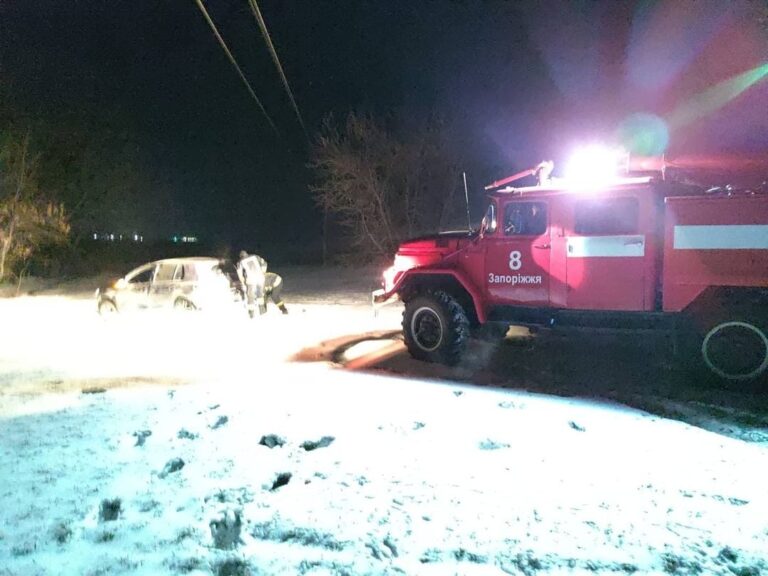 В Запорожской области бойцы ГСЧС спасли беременную женщину: подробности (ФОТО)