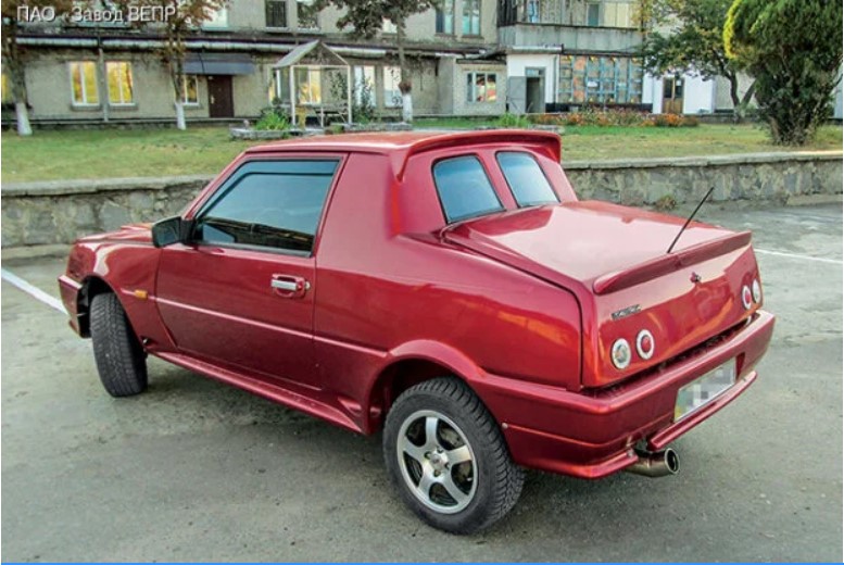 Украинские умельцы превратили ЗАЗ-1102 "Таврию" в современный автомобиль-купе (ФОТО)