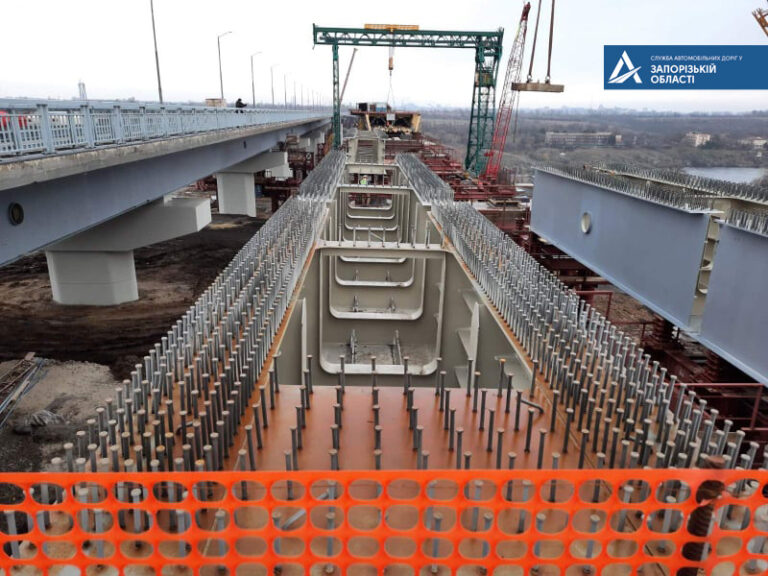 В Запорожье активно проходит строительство второй части нового моста: что уже сделано (ФОТО)