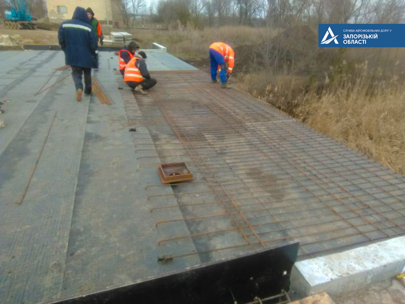 Стало известно, как продвигаются работы на мосту в Запорожской области (ФОТО)