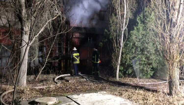 В Запорожской области на территории завода разгорелся крупный пожар (ФОТО)