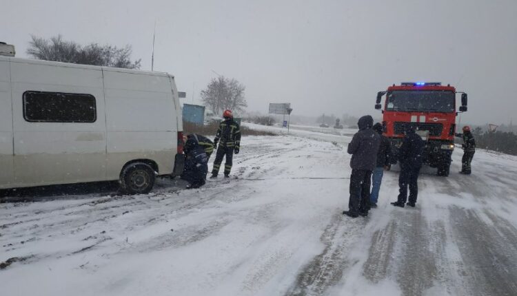 Запорожские спасатели за сутки оказали помощь более чем десятку людей: подробности (ФОТО)
