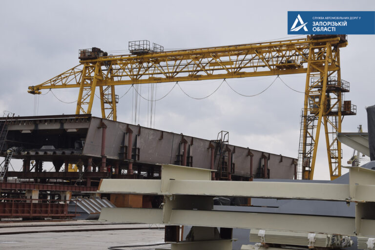 Запорожцам показали, что происходит на строительстве моста в районе Кривой Бухты (ФОТО)