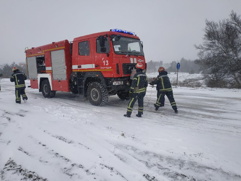 Запорожские спасатели за сутки оказали помощь более чем десятку людей: подробности (ФОТО)