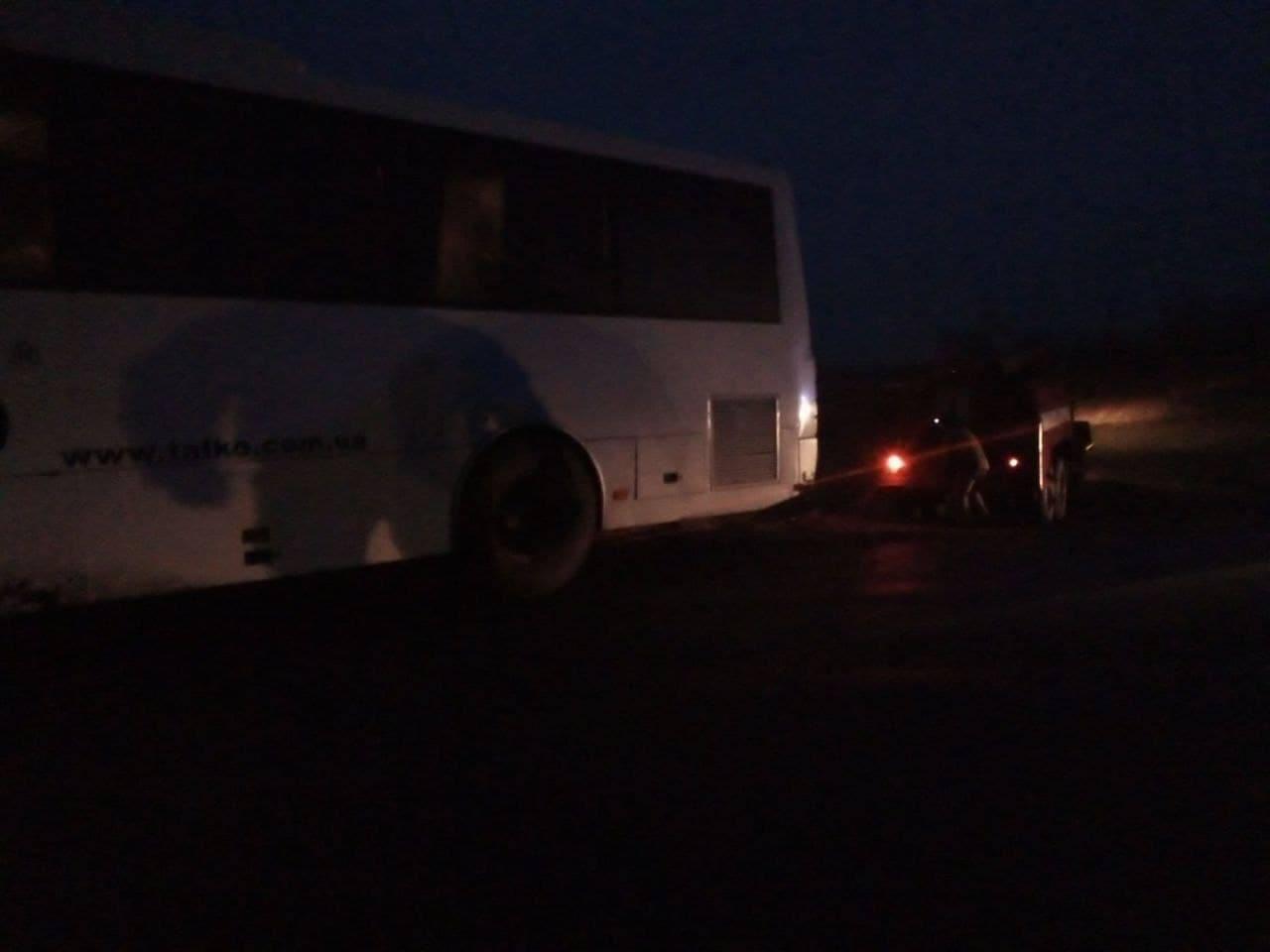 В Запорожской области автобус с пассажирами снесло в кювет (ФОТО)