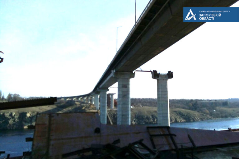 Стало известно, что происходит на строительстве мостов в Запорожье (ФОТО)