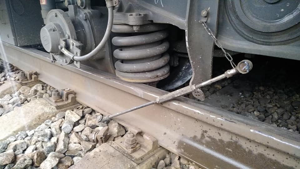 Поезд с пассажирами, следовавший в Запорожье, сошел с рельсов: появились подробности (ФОТО)