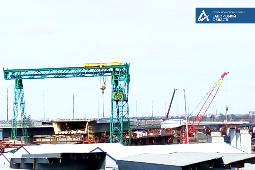 Стало известно, что происходит на строительстве мостов в Запорожье (ФОТО)