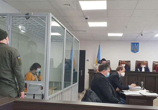 В Запорожье на суде избили няню, которую подозревают в убийстве годовалого ребёнка
