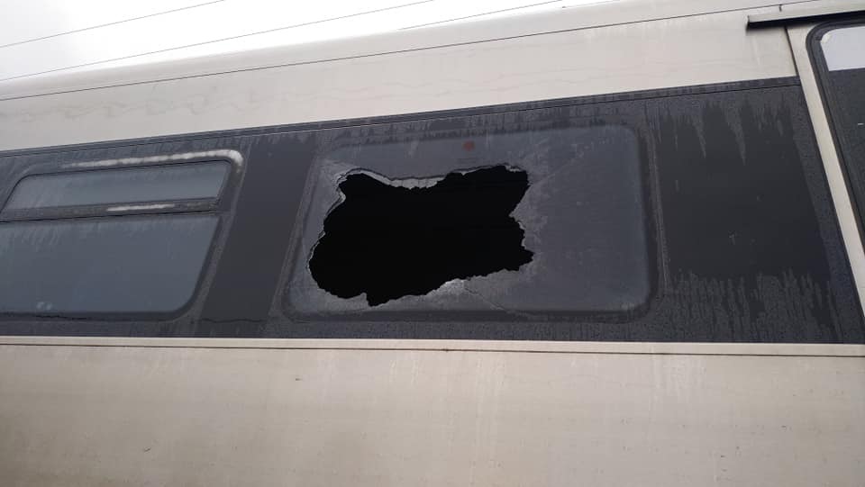 Поезд с пассажирами, следовавший в Запорожье, сошел с рельсов: появились подробности (ФОТО)