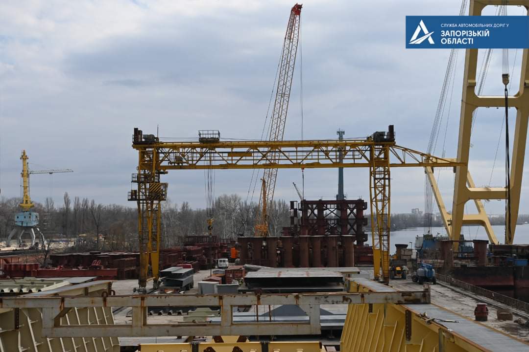 В сети показали, что происходит на строительстве мостов в Запорожье (ФОТО)