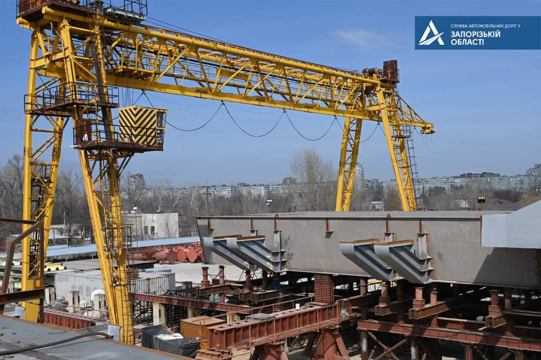 В сети показали, что происходит на строительстве мостов в Запорожье (ФОТО)