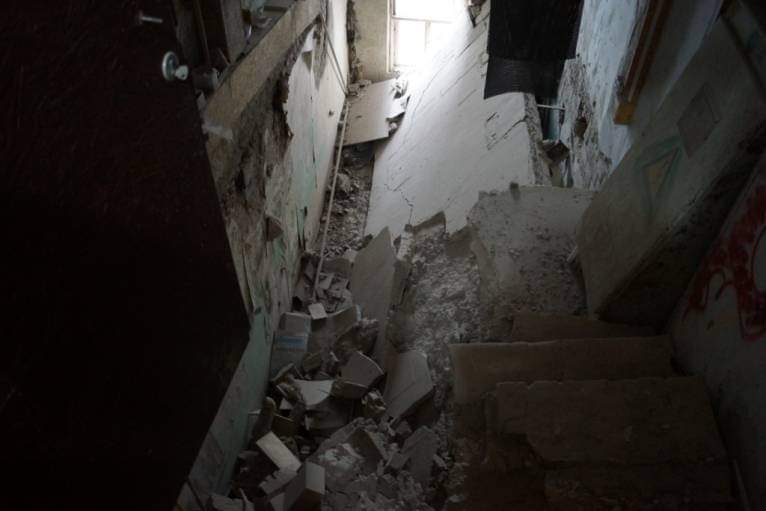 В Запорожье произошел обвал перекрытия в многоэтажном здании: есть пострадавший (ФОТО)