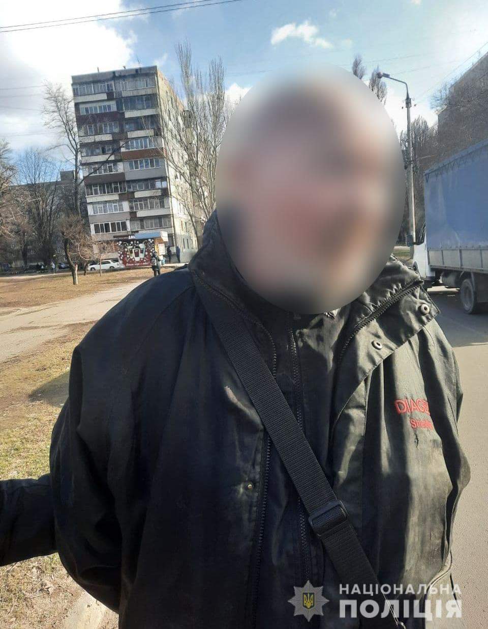В Запорожье на Кичкасе мужчина пришел в магазин с гранатой: подробности (ФОТО)